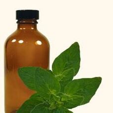 Oil with natural ingredients for treating foot fungus