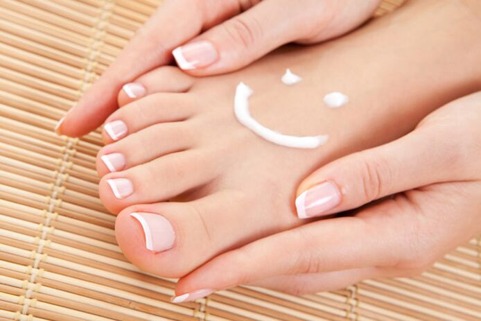 Topical medications help eliminate toenail fungus